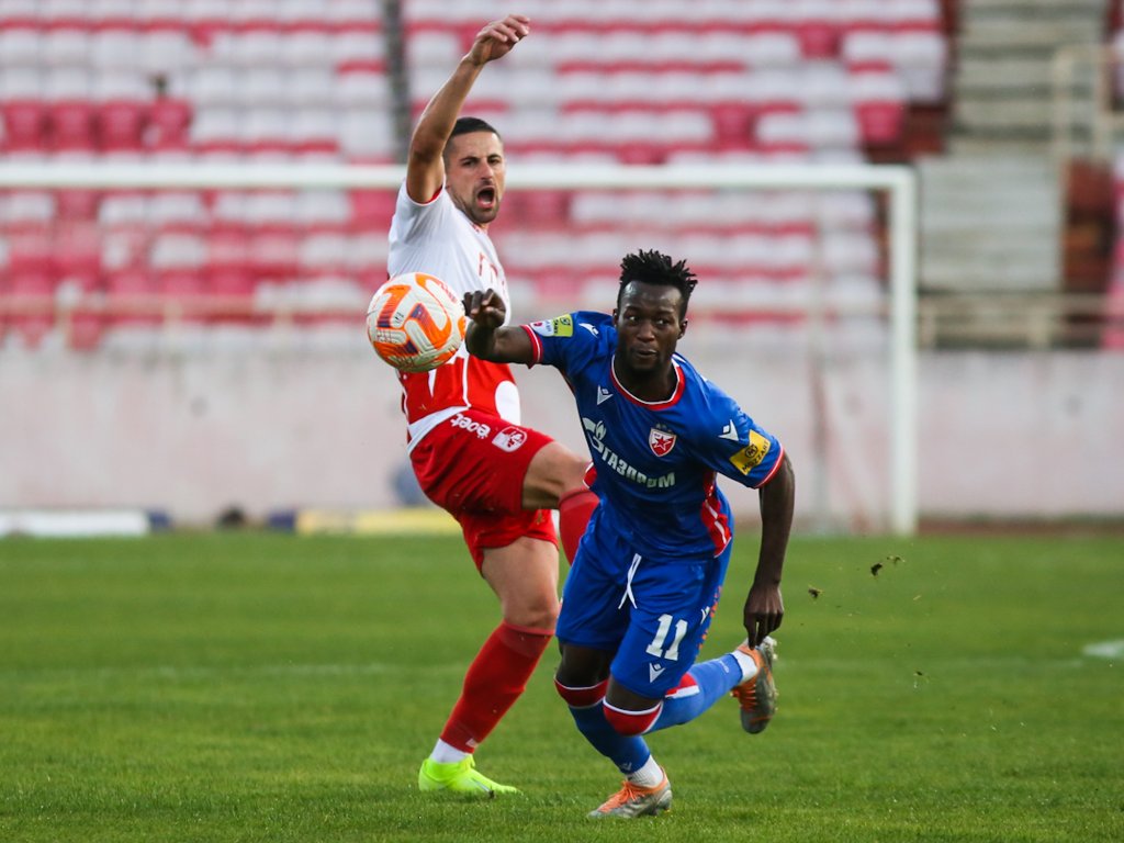 BRAVURE GOLMANA: Dragan Rosić odbranama na meču Radnički Niš - Crvena  zvezda nervirao šampiona skoro 100 minuta (VIDEO)