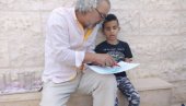 ХУМАНИТАРНИ ДОГАЂАЈ МИРИС БОЈА: Чувени уметник и слепа и слабовида деца сликају и свирају за београдску публику
