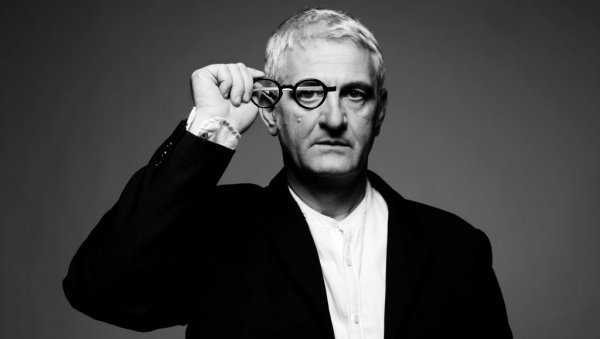 СВОЈОМ УМЕТНОШЋУ ПРОГОВАРА ИСТИНУ: Линије истог и различитог,  један од најцеловитијих пресека рада Саше Панчића