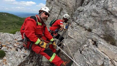 ДРАМА КОД БАЈИНЕ БАШТЕ: Особа пала са видиковца, у току извлачење, ватрогасци хитно изашли на терен