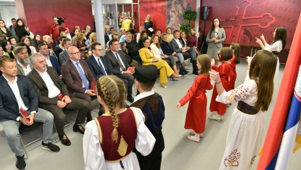 ЗНАМО КО СМО И ШТА ЈЕ НАШЕ: Јасне поруке на штанду Косово и Метохија на Сајму књига (ФОТО)