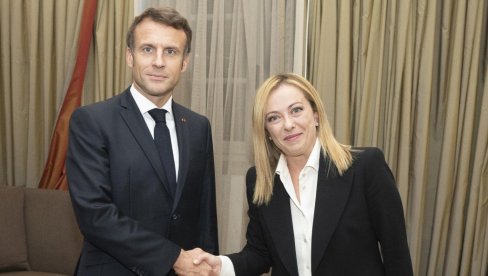 MAKRON SE OKREĆE KA RIMU: Predsednik Francuske imao privatan razgovor sa Melonijevom, otkriveno o čemu su razgovarali