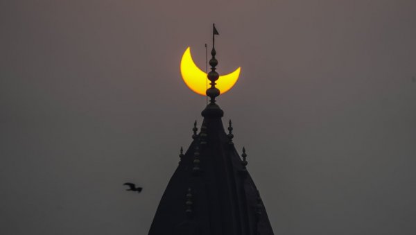 НЕВЕРОВАТАН ПРИЗОР ШИРОМ ЕВРОПЕ: Како је изгледало помрачење Сунца (ФОТО)