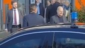 DEMONSTRANT SAČEKAO ŠOLCA, PORUČIO MU DA PRIČA SA PUTINOM: Pogledajte reakciju nemačkog kancelara (VIDEO)