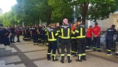 PRIMIO IH ABAZOVIĆ: Protest vatrogasaca-spasilaca ispred Vlade Crne Gore (FOTO/VIDEO)