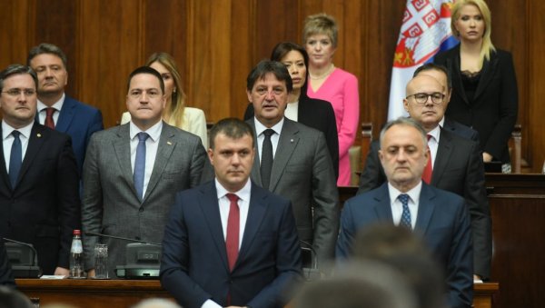 ЗАКЛИЊЕМ СЕ НА ОДАНОСТ РЕПУБЛИЦИ СРБИЈИ: Прочитајте речи заклетве коју ће изговорити министри, посебно се помиње Косово и Метохија