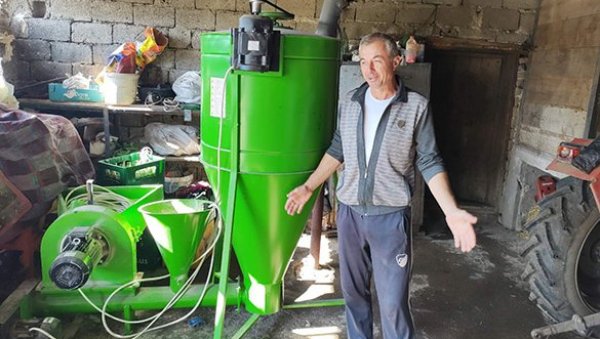 СУБВЕНЦИЈЕ ЗА 19 ПОРОДИЦА НА КИМ Сви добитници подстицаја изразили велико задовољство: ово ће нам олакшати посао