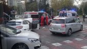 СУДАР КОЛА ХИТНЕ ПОМОЋИ И ПУТНИЧКОГ АУТОМОБИЛА: Тешка саобраћајна несрећа на Новом Београду, има повређених