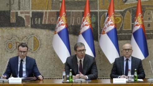 MINISTAR ODBRANE VUČEVIĆ NA SASTANKU S PREDSTAVNICIMA SRBA S KIM: Srbija nikad neće napustiti svoj narod
