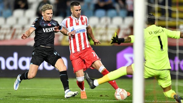 ТРЕНЕР ТРАБЗОНА САД ИМА РАЗЛОГ ВИШЕ ДА КУПИ ЊЕГОВ ДРЕС: Александар Пешић и гол за друго вођство Звезде против Турака (ВИДЕО)