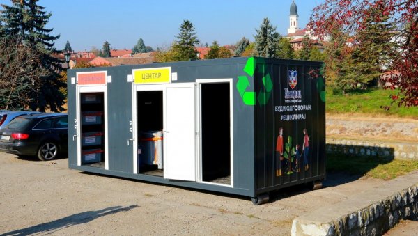 ПОСТАВЉЕН ПРВИ КОНТЕЈНЕР ЗА ОПАСАН ОТПАД: Први мобилни центар за сепарацију и рециклажу отворен у Гроцкој