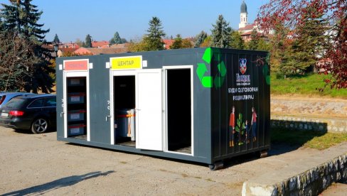 POSTAVLJEN PRVI KONTEJNER ZA OPASAN OTPAD: Prvi mobilni centar za separaciju i reciklažu otvoren u Grockoj