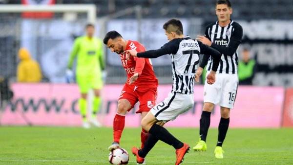 СКАНДАЛ У ПОДГОРИЦИ: Полиција брутално претукла бившег фудбалера Војводине и репрезентативца Црне Горе (ВИДЕО)