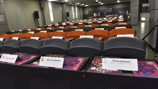 ФСС ПРЕТИ КАЗНА: Из УЕФА и ФИФА најавили последице ако се скупштина не одржи у уторак (ФОТО)