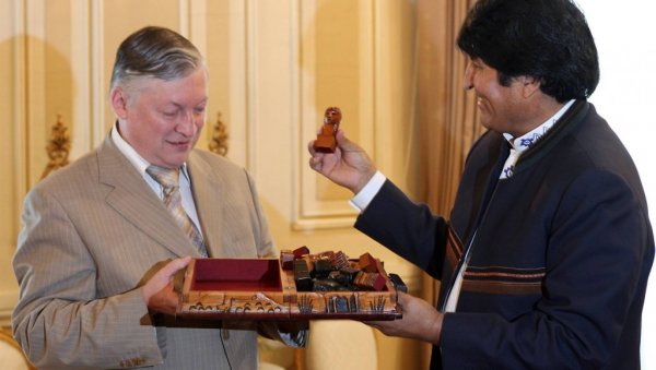 ТАТА ЈЕ У КОМИ Огласила се ћерка славног шахисте и открила детаље: Није било никаквог напада, Карпов се повредио услед пада