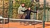 ТРЕНЕР СЕ ЖАЛИО НА ЊЕГОВУ ЋЕРКУ, ОН ЈЕ БРУТАЛНО ПРЕБИО: Очевици насиља на тениском терену открили детаље злостављања девојчице (ВИДЕО)