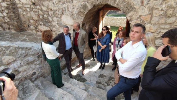 НОВАЦ ЕУ УТРОШЕН НАМЕНСКИ: Високи званичник Европске уније посетио Пирот