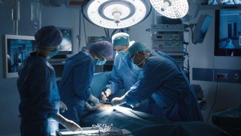 МЛАДИЋУ ИЗ СРБИЈЕ ТРАНСПЛАНТИРАН БУБРЕГ: Операција о трошку РФЗО у болници у Лондону
