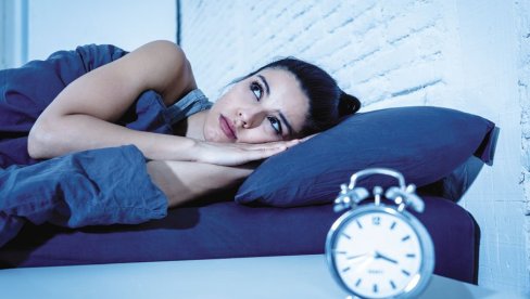 ZAŠTO NE TREBA DA SPAVATE JOŠ SAMO 5 MINUTA: Ovo je razlog zbog kog odlaganje jutarnjeg alarma nije dobro za vas
