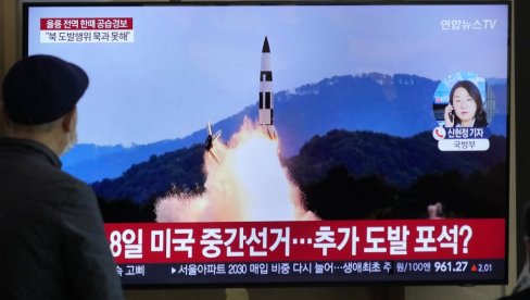 СЕВЕРНА КОРЕЈА ВЕЖБА: Лансирање балистичких ракета симулација напада на Јужну Кореју и САД