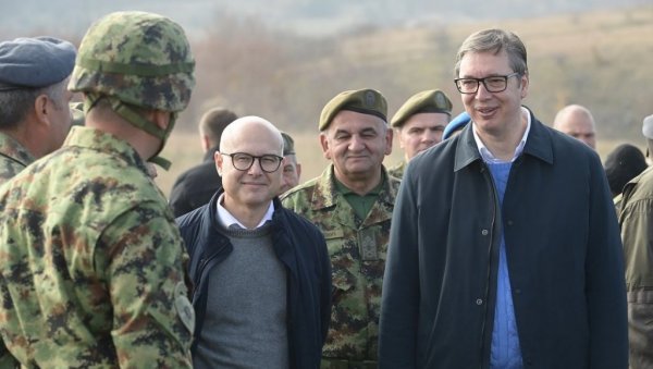 ВУЧЕВИЋ: Данас је наша земља снажна јер јој је и војска уз свакогодишњи труд и залагање сасвим дисциплинована и „под конац”