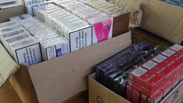 ЗАПЛЕЊЕНО 6.600 ПАКЛИЦА: Акција припадника МУП у Краљеву, цигаре у специјалним бункерима опела