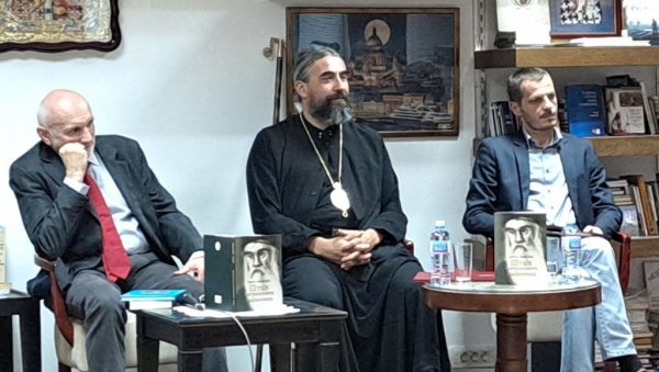 МОРАЧКИ САНОВНИК: У Никшићу промовисана књига Штап митрополита Амфилохија аутора Драгана Лакићевића