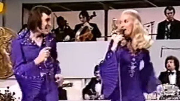 ПЕВАЧИЦА ПАЛА НИЗ СТЕПЕНИЦЕ И ПОГИНУЛА: Трагична смрт уметнице познате по учешћу на Евровизији (ВИДЕО)