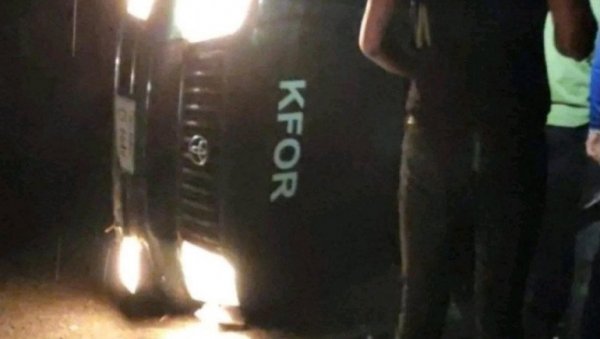 ЏИП ОКРЕНУТ НАОПАКО: Теренско возило Кфора доживело удес на путу Рашка-Косовска Митровица