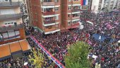 VELIKI NARODNI SKUP KiM: U Kosovskoj Mitrovici više od 10.000 ljudi (FOTO)