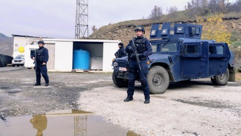 ČIST TEROR: Policija lažne države zabranila bračnom paru sa unučadima da se vrati na Kosovo i Metohiju zbog tablica