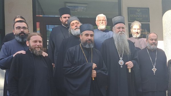 ЛИТИЈОМ ИЗБЕГЛИ ИНЦИДЕНТЕ: У Никшићу настављено суђење митрополиту Јоаникију и свештеницима