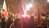 TRAŽE VANREDNE IZBORE I POVLAČENJE ZAKONA O PREDSEDNIKU: U Podgorici protest pristalica Mila Đukanovića (FOTO/ VIDEO)