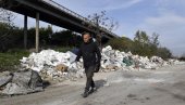 VOZILA PUNA ŠUTA ISTOVARE I POBEGNU: Uprkos čišćenju ispod Pančevačkog mosta, smetlište se ponovo stvara