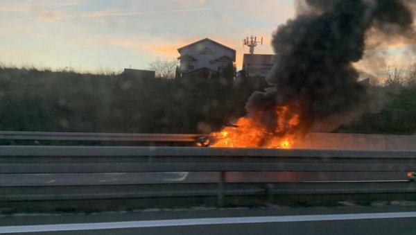 БУКТИЊА НА АУТО-ПУТУ: Запалио се аутомобил код петље Ласта (ВИДЕО)