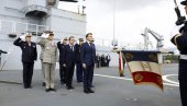 МАКРОН СА НОСАЧА АВИОНА ПОРУЧУЈЕ: Европа више није заштићена, Француска мора бити независна нуклеарна сила