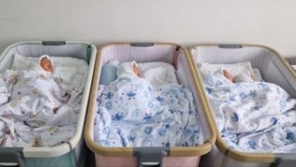 ДВЕ СЕСТРЕ И ДВА БРАТА: У Новом Саду за дан рођена 21 беба