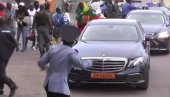 POLICAJAC JE BIO ŠOU: Rival Srbije Kamerun krenuo na Mundijal - i to kako (VIDEO)