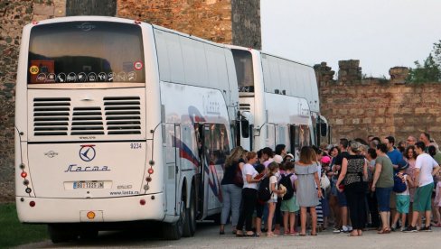 MATURANTI OBILAZE MESTA NAŠEG STRADANJA: Pojedine škole sistemski se pripremaju za posete istorijskim mestima i stratištima Srpskog naroda