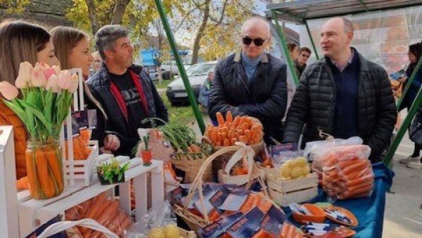 ПРВА ШАРГАРЕПИЈАДА: Гости уживали у јелима од шаргарепе