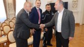ЂУРИЋ: Град Нови Сад награђује са по 40.000 динара припаднике МУП-а