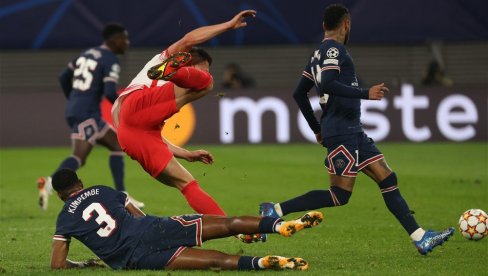 PSŽ IZGUBIO, NAVIJAČI NEZADOVOLJNI: Igrači se izvinjavali posle poraza od Monaka (VIDEO)