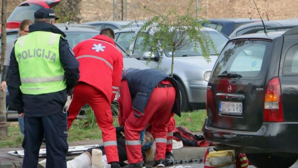 САМО СЕ ЧУО ТУП УДАРАЦ Сведоци тешке несреће у Крагујевцу: На пешачком прелазу без свести је лежала девојчица