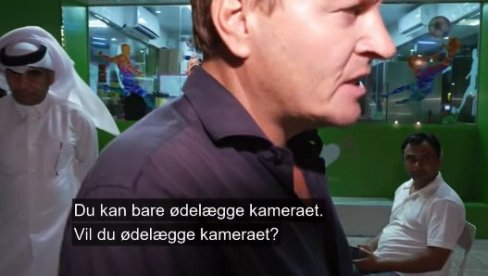 СКАНДАЛ У КАТАРУ: Нападнути дански новинари! Претили да ће им поломити камеру (ВИДЕО)