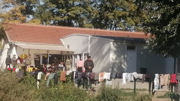 БЕЗ ШАТОРА СА ИЗБЕГЛИЦАМА: Растерећен Прихватни центар за мигранте у Суботици