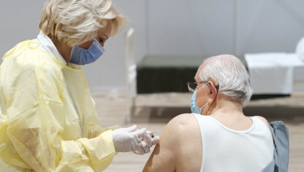 ПЕТА ДОЗА ПРВО ЗА НАЈСТАРИЈЕ: Агенција за лекове и медицинска средства Србије издала дозволу за две бивалентне антиковид вакцине