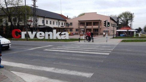 CRVENKA, PORODICA SA 22 NACIJE: Varoš u Bačkoj do Drugog svetskog rata naseljavali Nemci, šećerana sve promenila