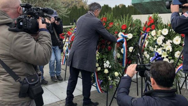КОЛОНА СЕЋАЊА БЕЗ МИЛАНОВИЋА И СРБА: Дан пре централне комеморације Милорад Пуповац одао почаст жртвама ратног страдања у Вуковару