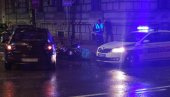 NESREĆA U CENTRU BEOGRADA: Sudarili se auto i motor za dostavu hrane, policija na terenu (FOTO)