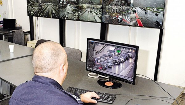 БАХАЋЕЊЕ НА РАСКРСНИЦИ КОД УШЋА: У прва три дана уочено 112 прекршаја, а половина само на једној раскрисници у Београду